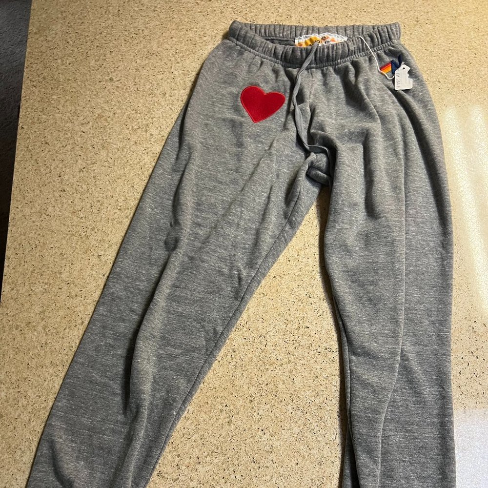 XS NEW WITH TAGS AVIATOR GREY SWEATS WITH A HEART